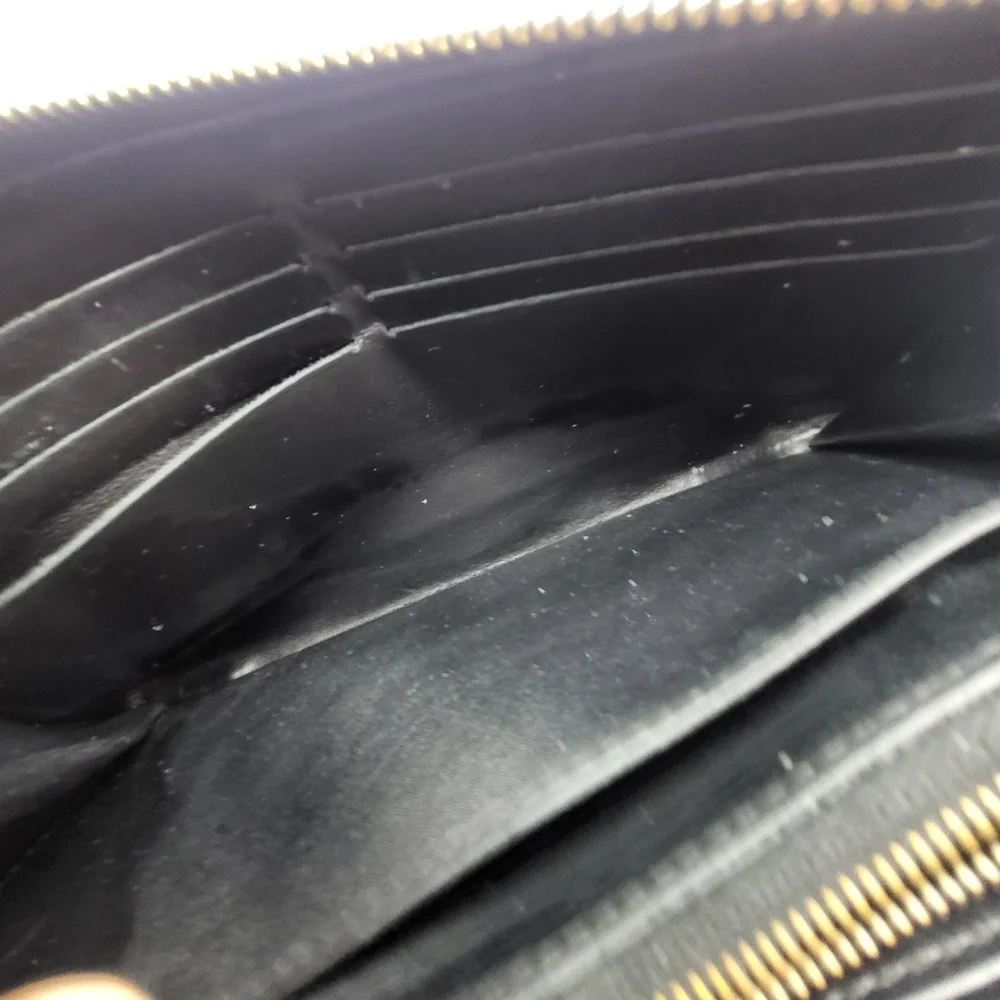LOUis Vuitton Suhali Leather Zippy Long Wallet..Authentic..